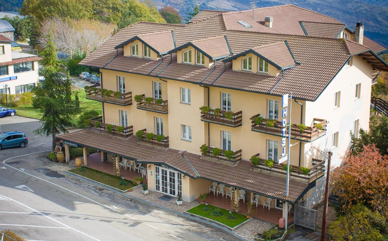 Hotel Gambrinus Абадиа Сан Салваторе Екстериор снимка