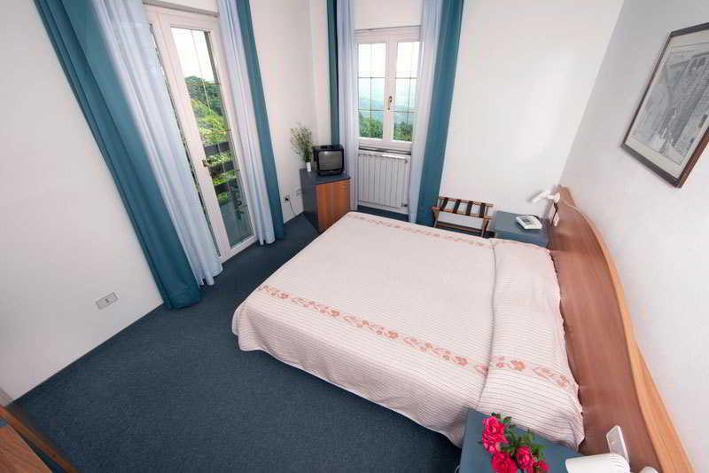 Hotel Gambrinus Абадиа Сан Салваторе Екстериор снимка