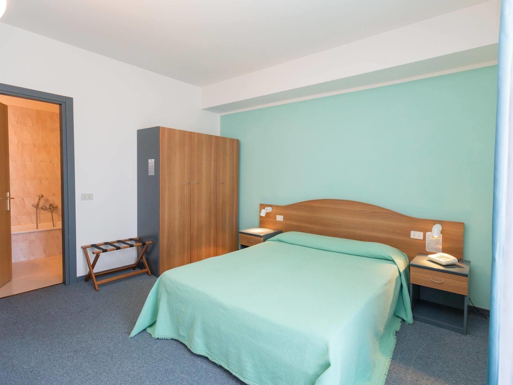 Hotel Gambrinus Абадиа Сан Салваторе Екстериор снимка